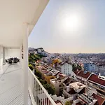 Whome Skyline Penthouse Luxury Living View, Ac & Elevator
