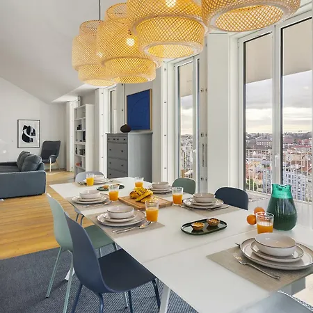 Whome Skyline Penthouse Luxury Living View, Ac & Elevator Apartment